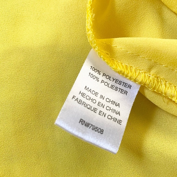 Violet & Claire Yellow Pleated Vneck High Low Sleeveless Blouse Size Small - Picture 5 of 10